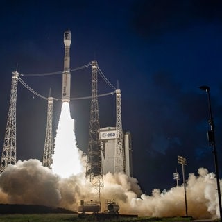 Die Rakete Vega-c beim Start im Weltraumbahnhof Kourou