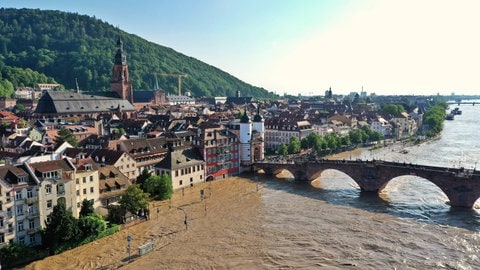 Überschwemmung in Heidelberg. Kräftige Dauerregen im Juni 2024 im Süden Deutschlands sorgen für Hochwasser.