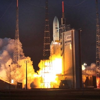 Raketenstart der Ariane 6 im europäischen Weltraumbahnhof in Kourou.