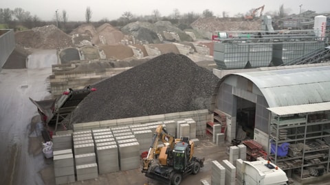 Auf dem Recyclinghof der Firma Feeß wird Baustoff recyclet und CO2 in Beton gebunden.