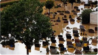 Überschwemmter Friedhof